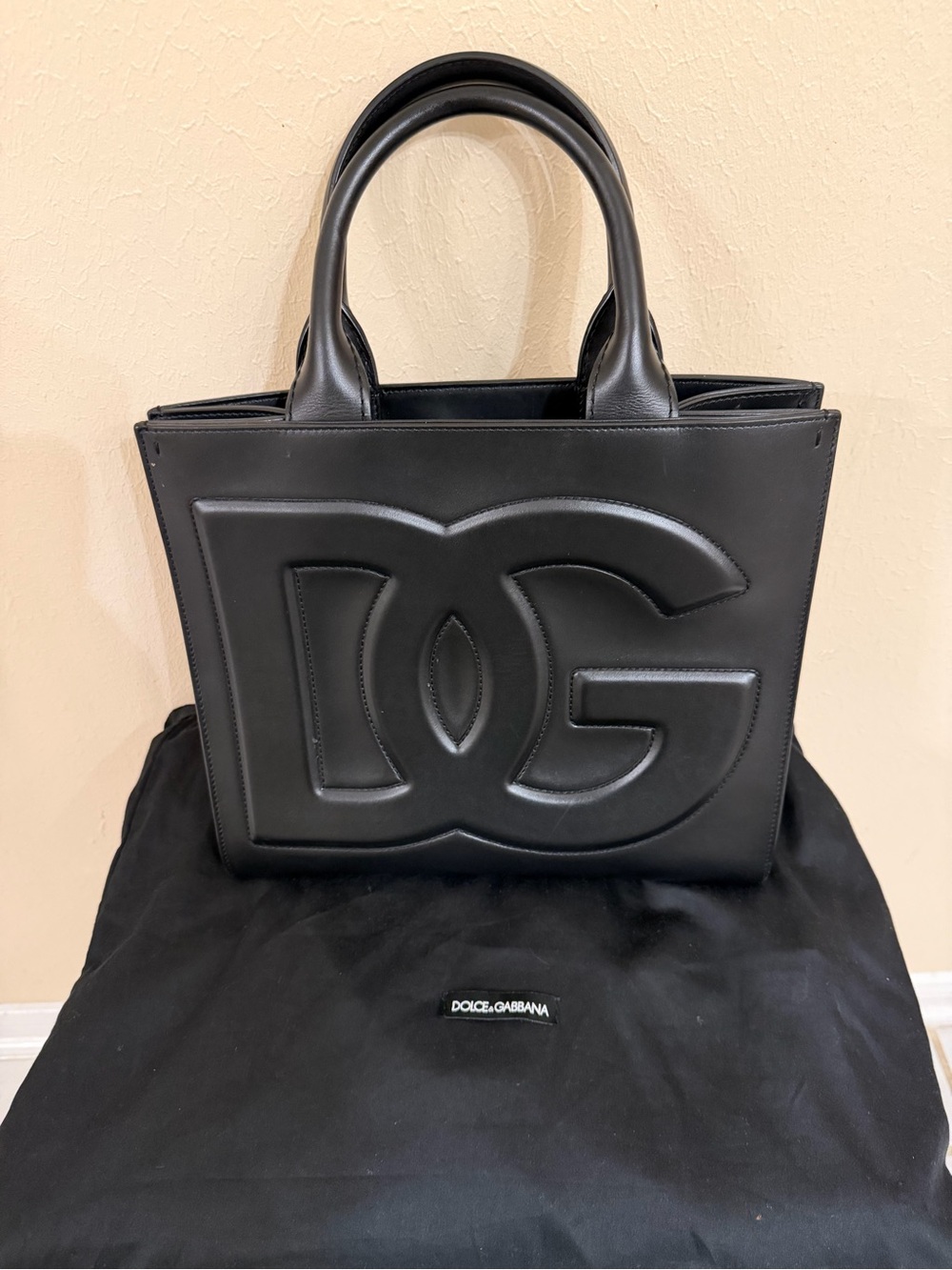 Dolce & Gabbana Black Leather DG Logo Shopper Tote. Comes with dust bag